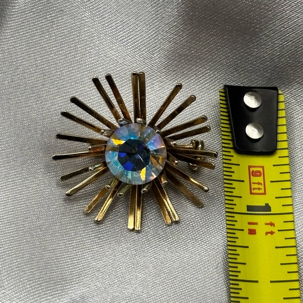Vintage MCM Gold Tone Starburst Brooch | Aurora Borealis Crystal Center - Picture 10 of 10